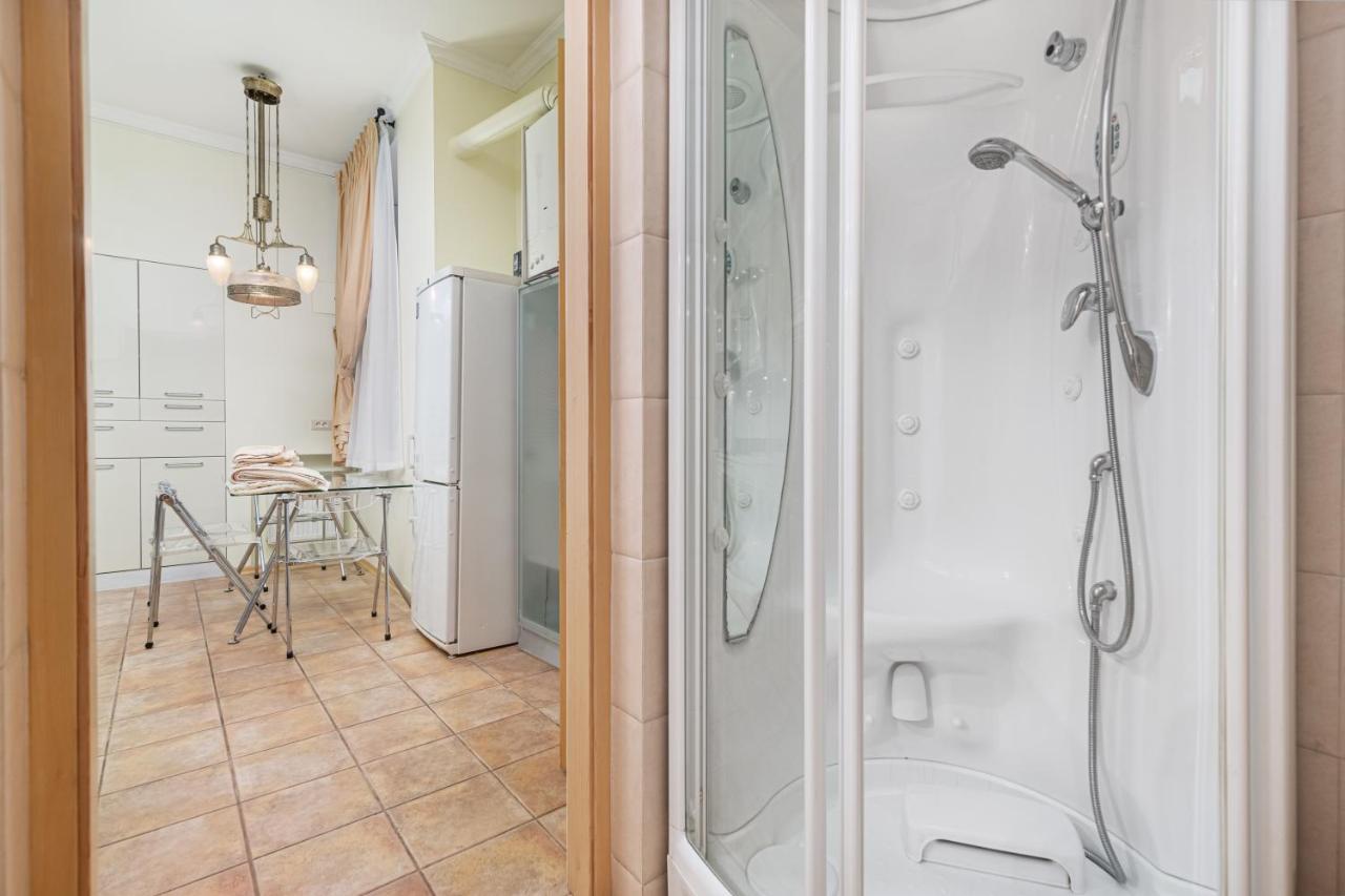 Grecheskaya Street Art Apartment Odessa Exterior photo